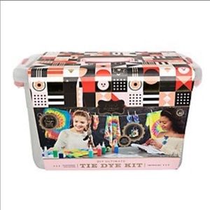FAO Schwartz Tie Dye Kit New